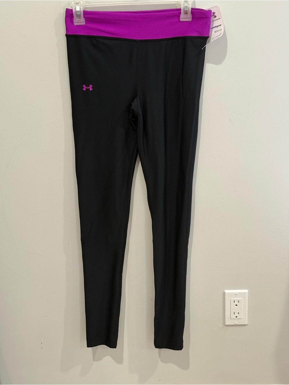 New Under Armour S Cold Gear Fitted Black Leggings with Purple 555